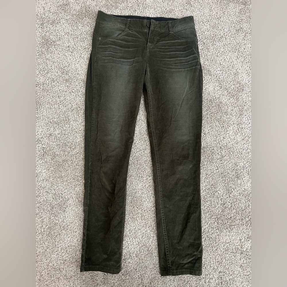Maurice's green Corduroy women's pants 9/10 like new
